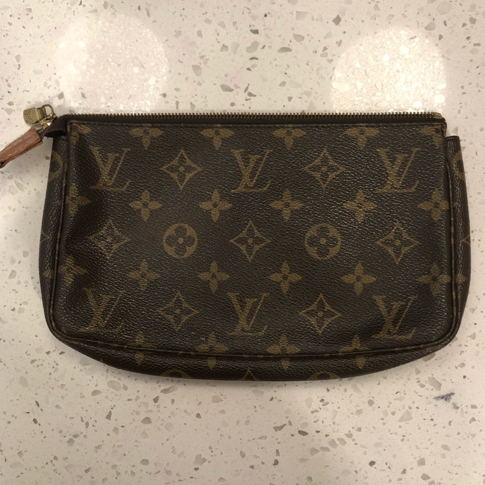 Louis Vuitton Pouchette